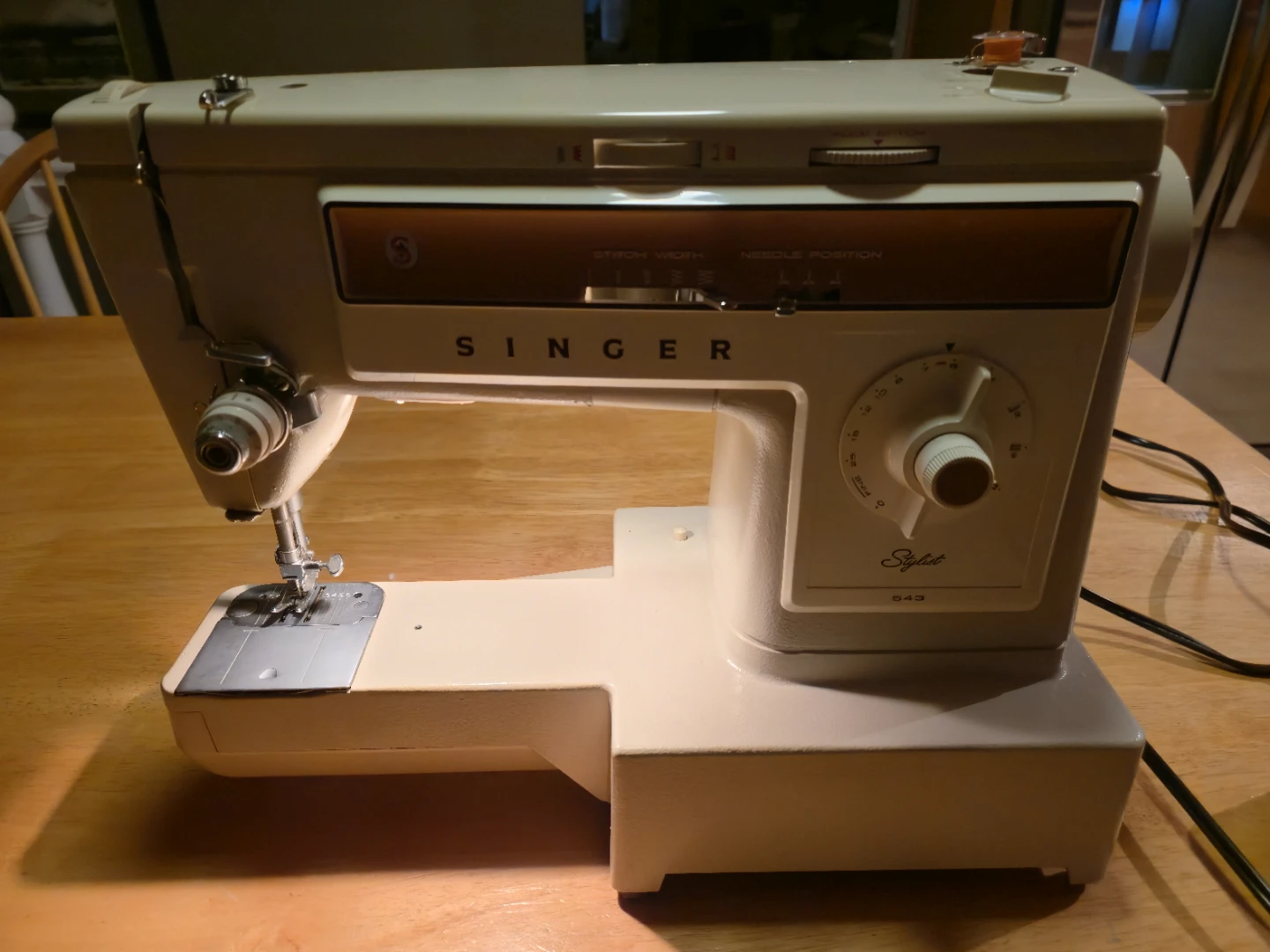 Singer Stylist 543 Sewing Machine w/ Foot Pedal & Manual