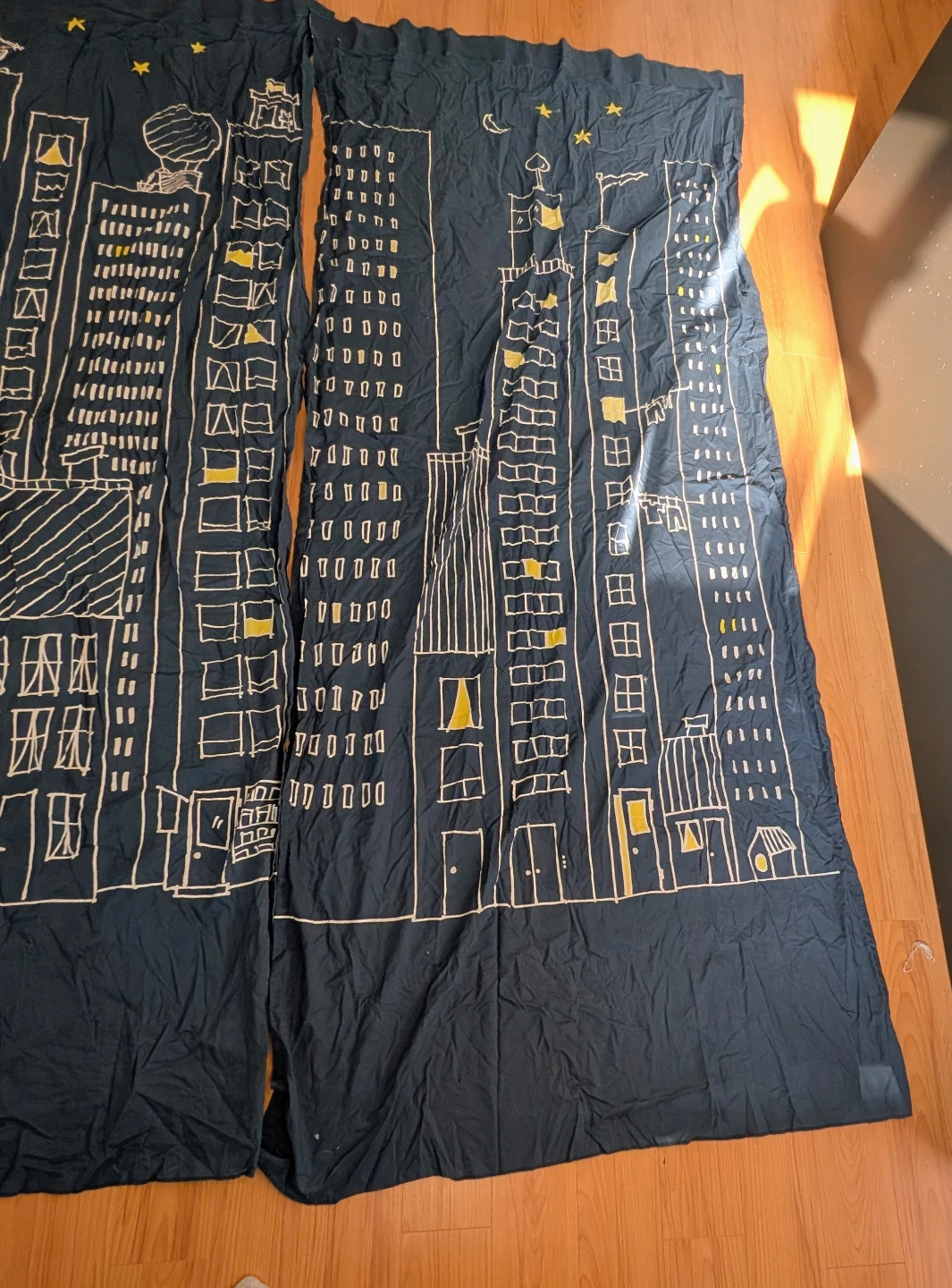 Brand New Set of Two Cityscape Print Curtains - photo 4