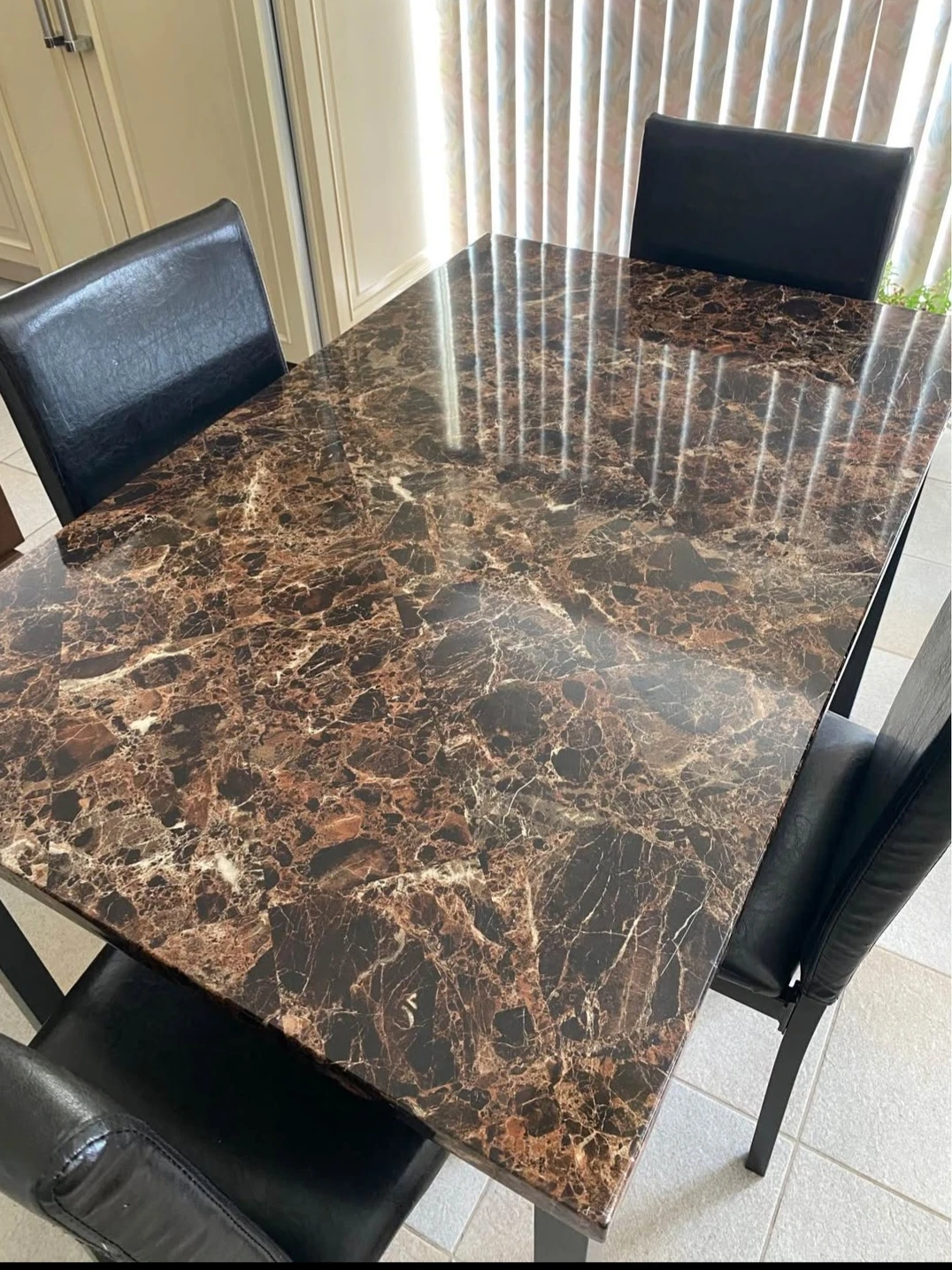 Like new Dining table only no chairs