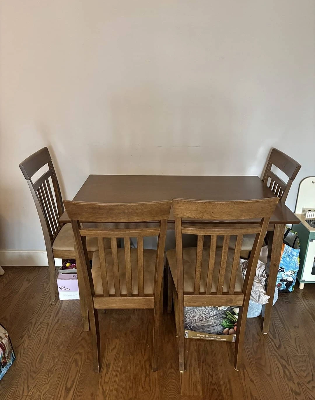Like new Wooden Dining Table with 4 Chairs great condition