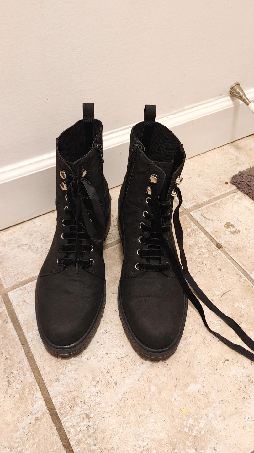 Women's Black Lace-Up Combat Boots size 9 - photo 2