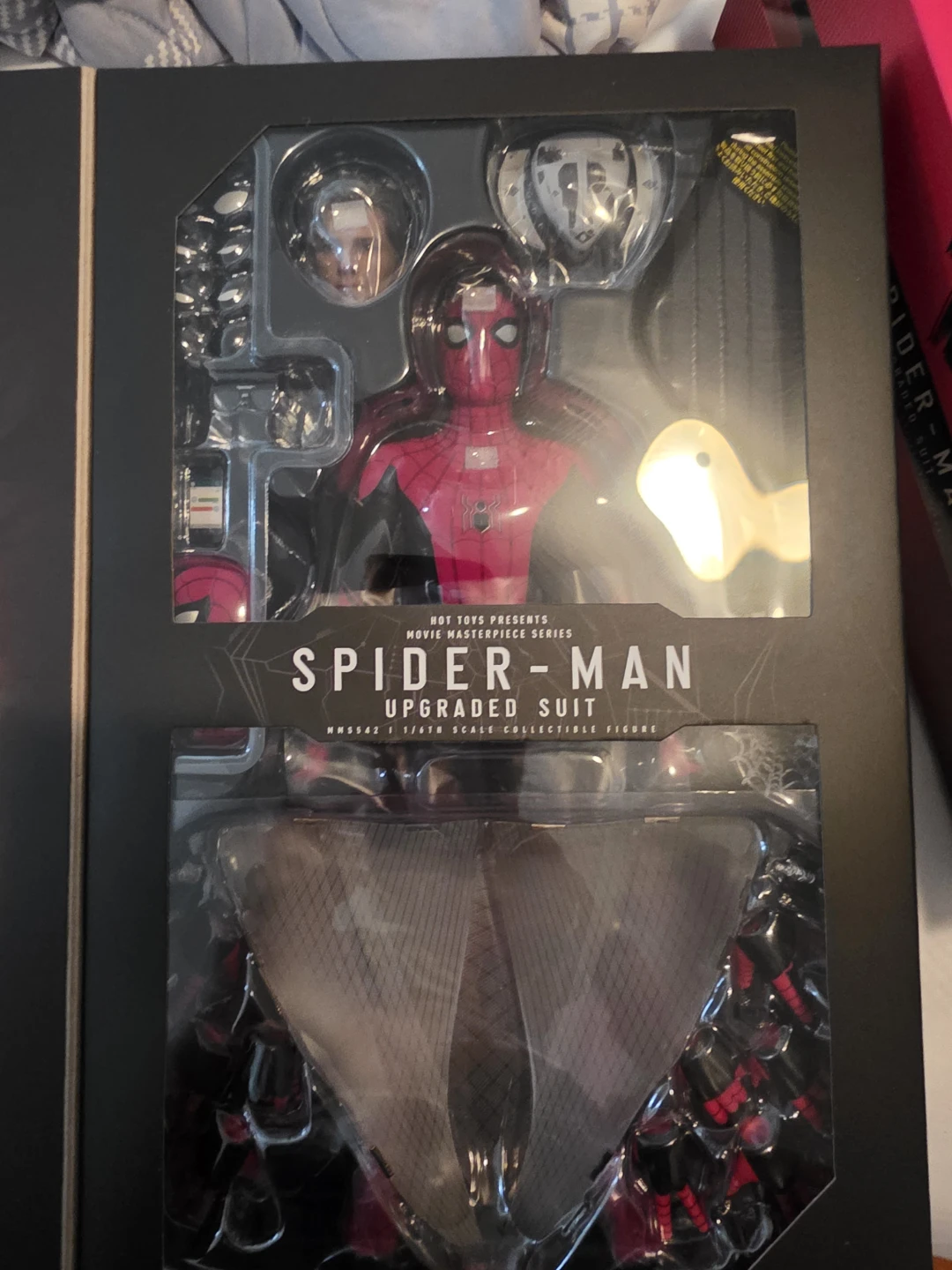 Hot Toys Spider-Man Upgraded Suit 1/6 Scale Figure - photo 5