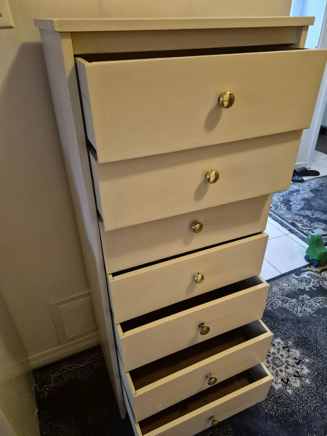 Tall cream 7-drawer dresser - photo 3
