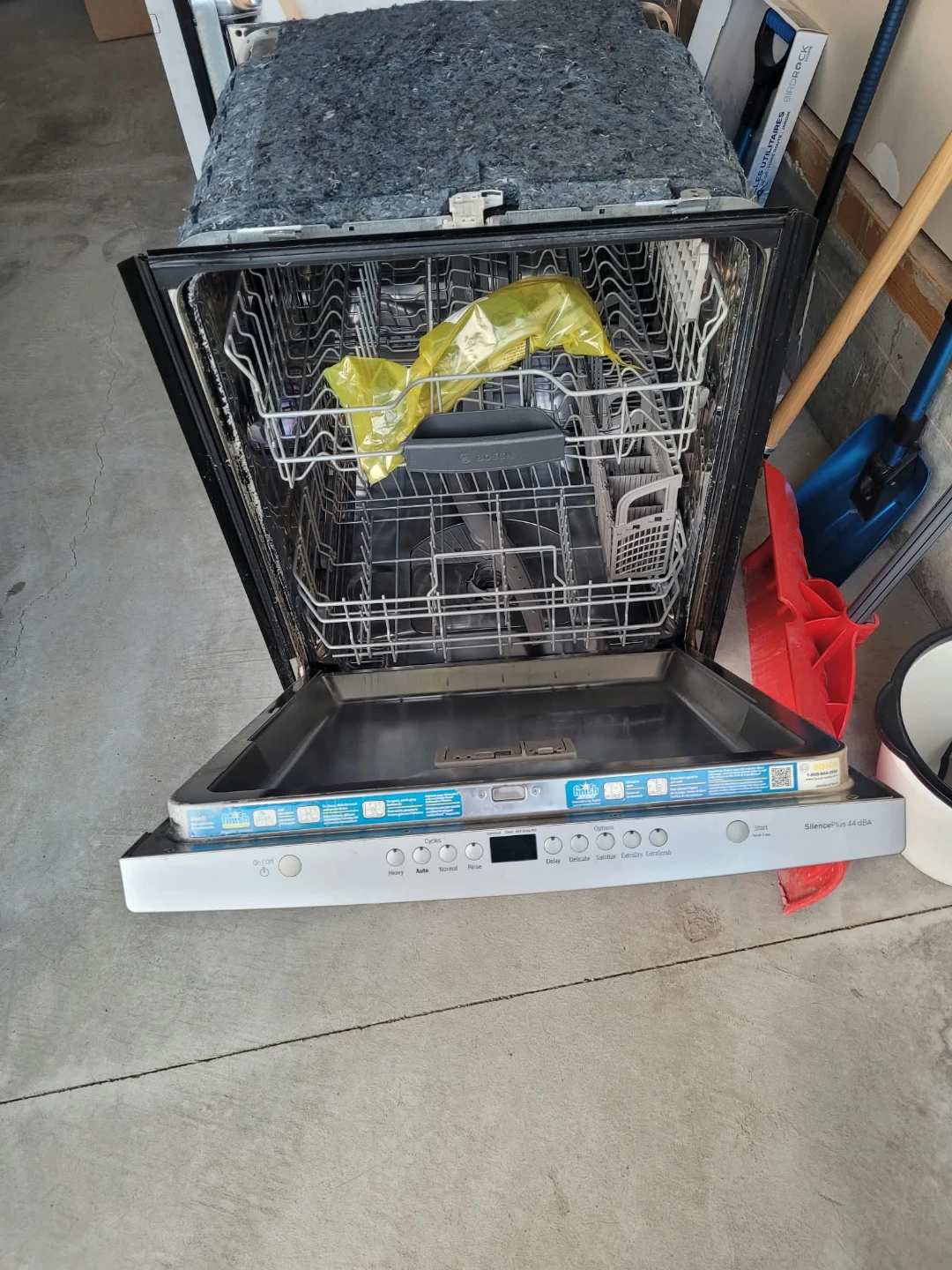 Bosch SilencePlus Dishwasher SHS63VL5UC - photo 2