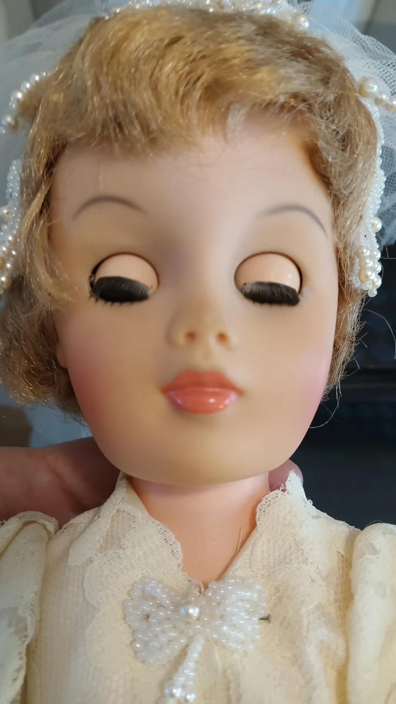 Vintage 1950- 60s, 20" Wedding Doll with blinking eyes - photo 5