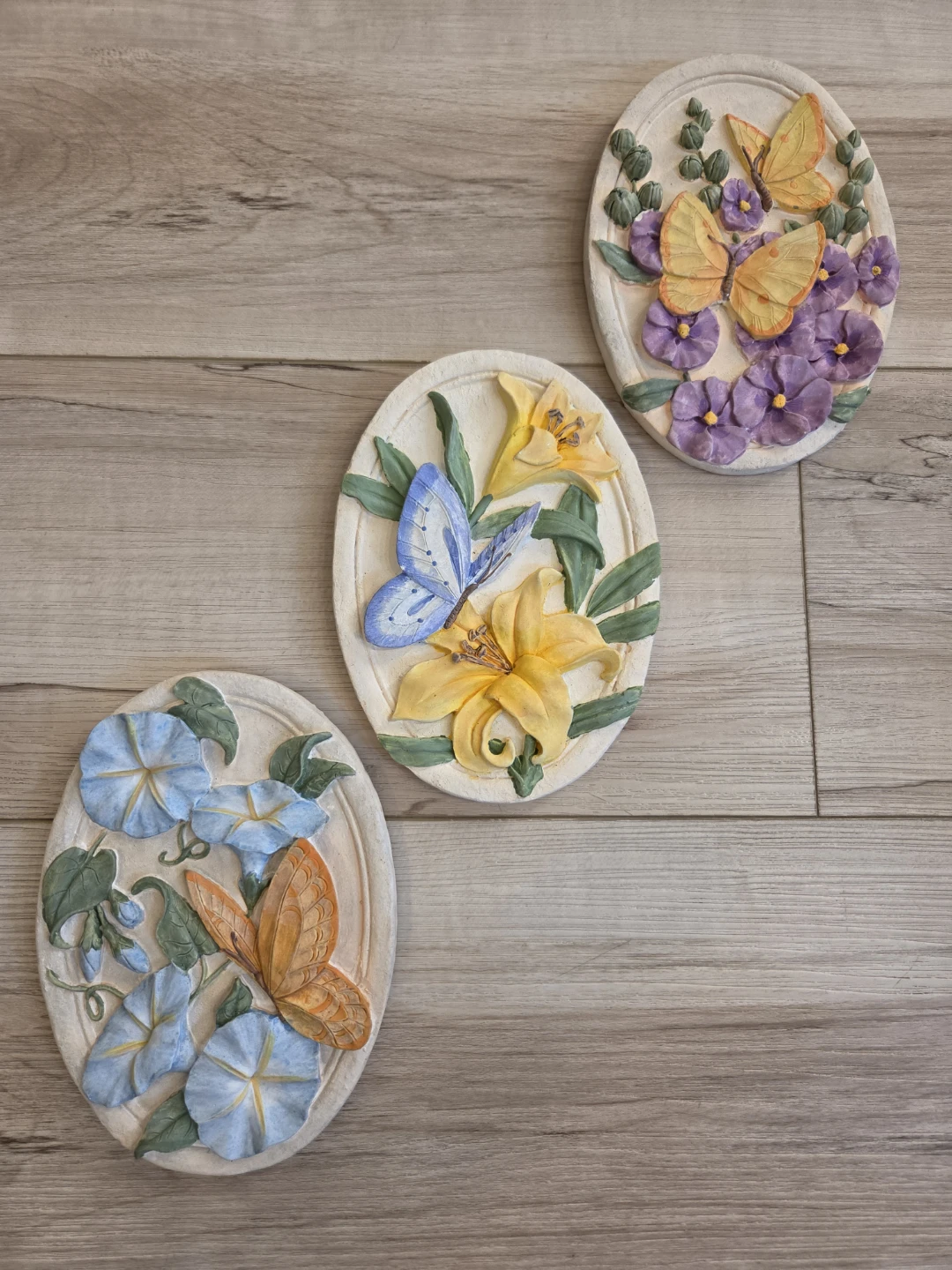 Set of 3 Oval Floral Butterfly Wall Plaques