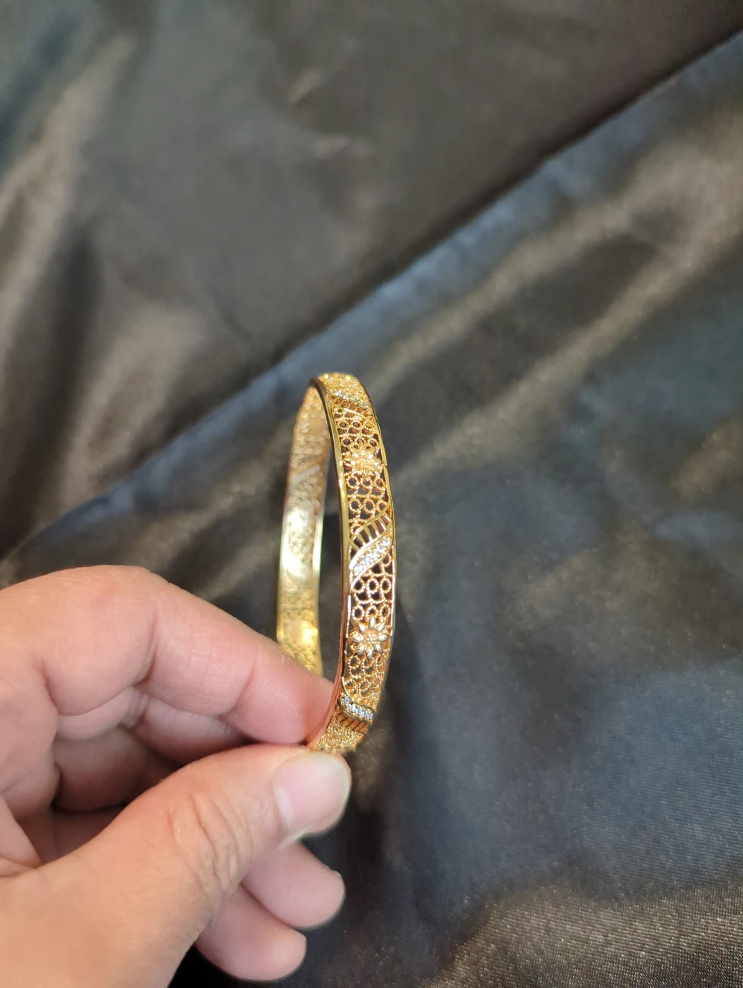 Gold Tone Floral Pattern Bangle - photo 2