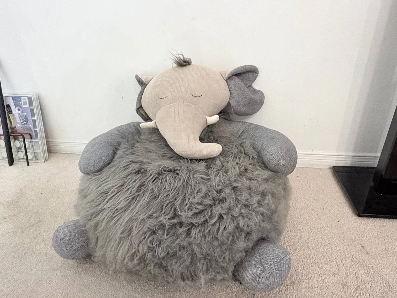 Elephant character kids' plush chair - photo 2