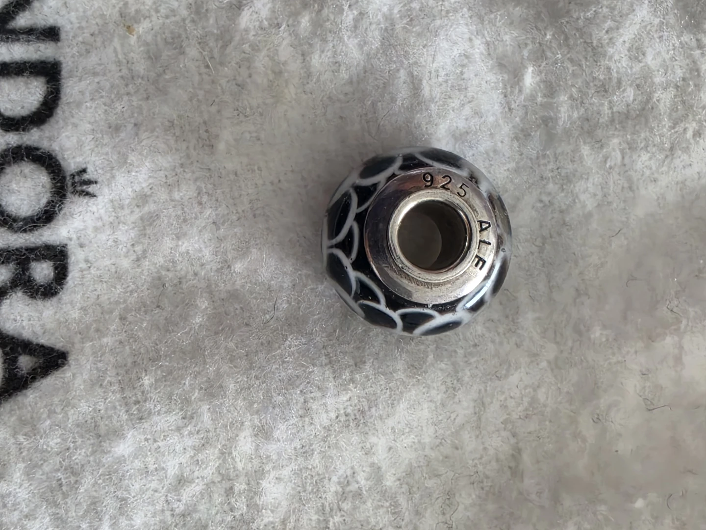 Breloque Pandora en argent et verre