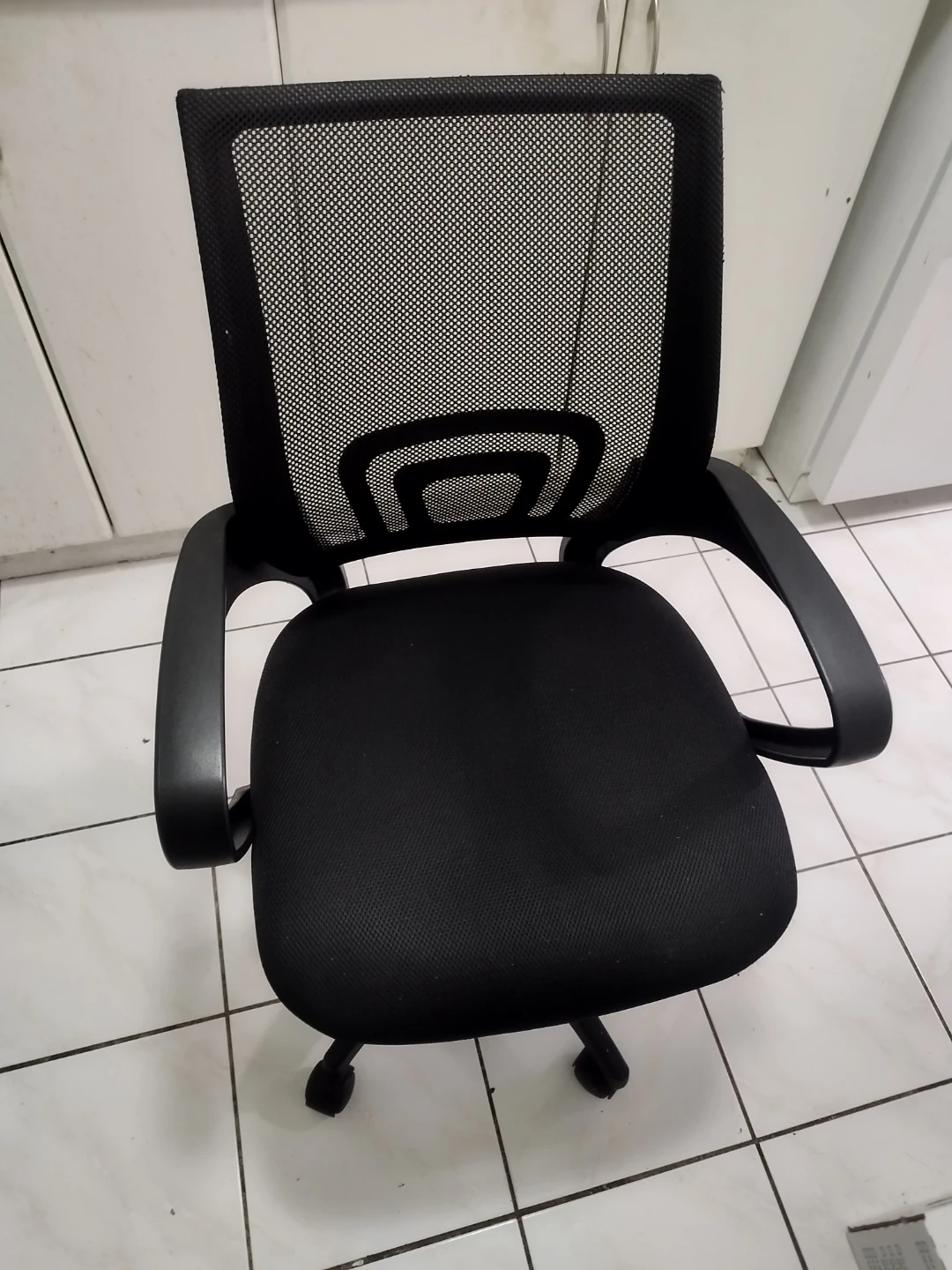Black mesh ergonomic office chair - photo 3