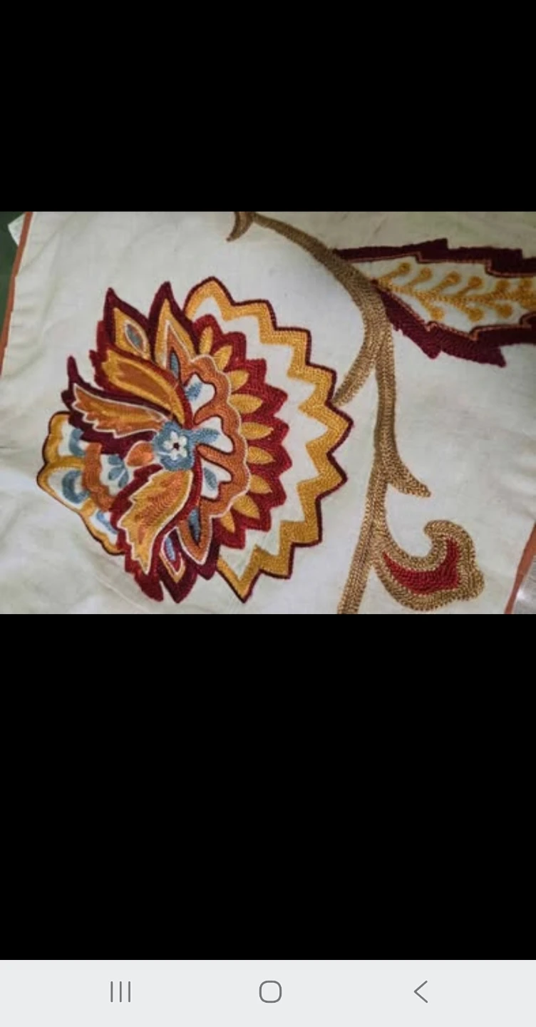 Embroidered Floral Table Runner with Mats - photo 4