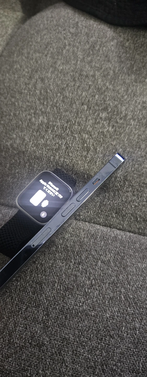 iPhone 13 Pro  and  Apple Watch Series 3 - photo 3