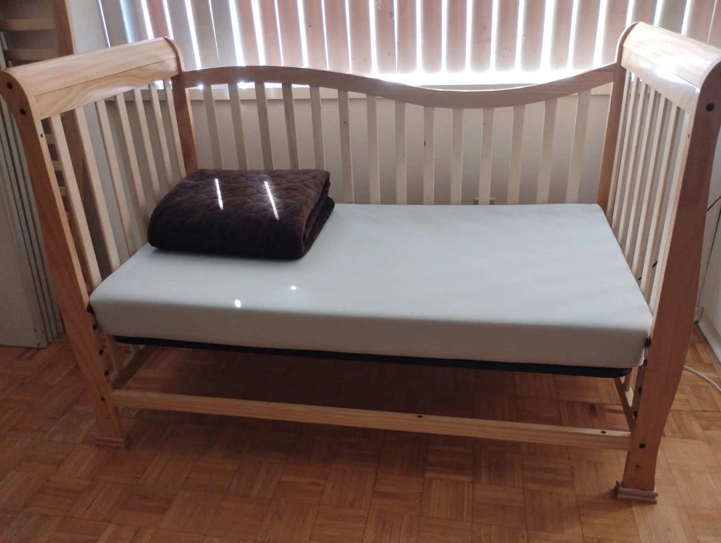 $300+ Dream On Me Violet 7 In 1 Convertible Crib (NEVER USED) - photo 2