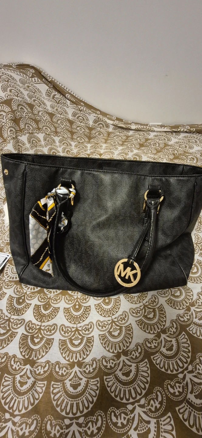 Michael kors black purse for office use - photo 2