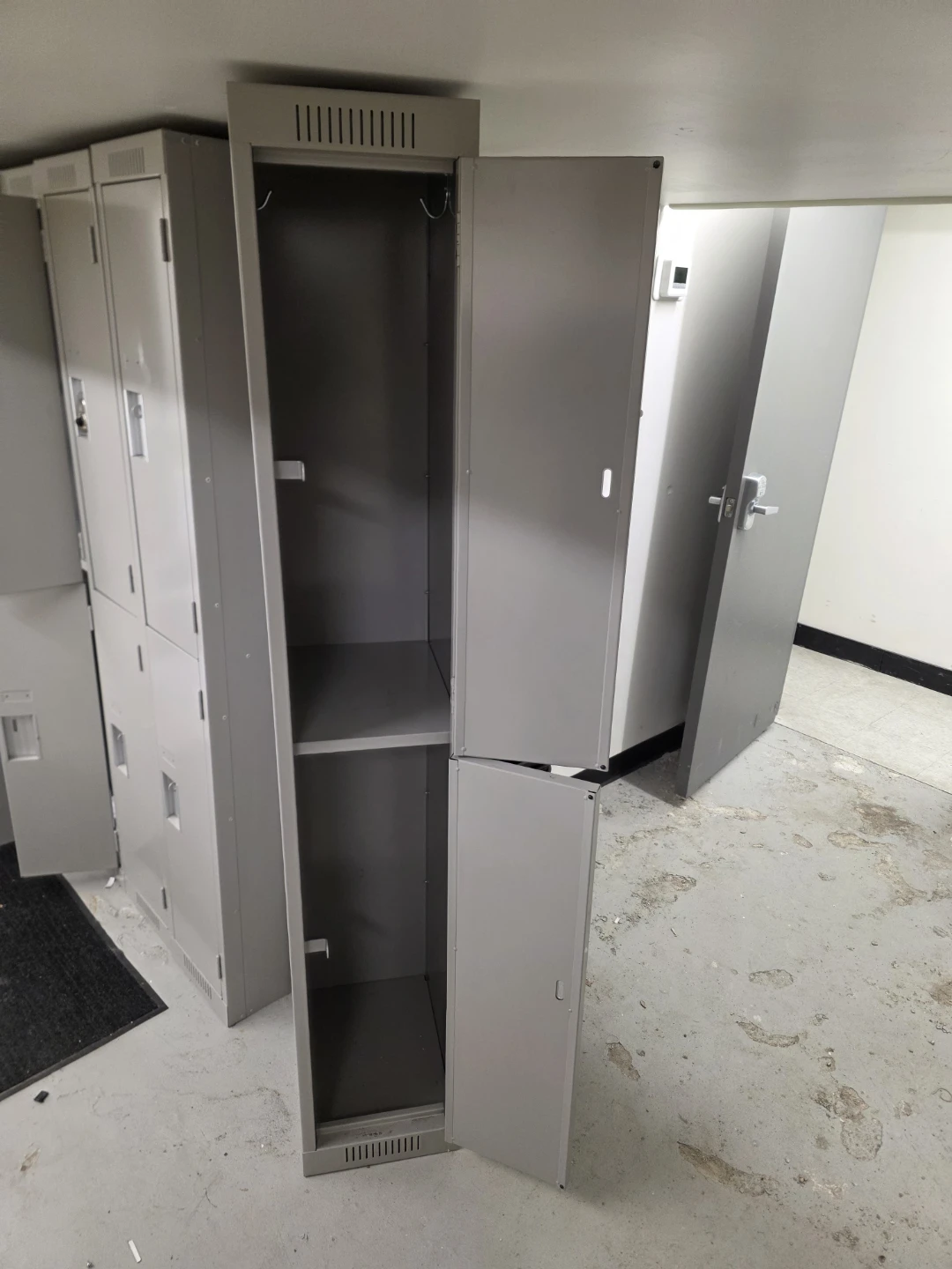 ​Commercial Steel Lockers –  2-Tier Lockers (5 Available)