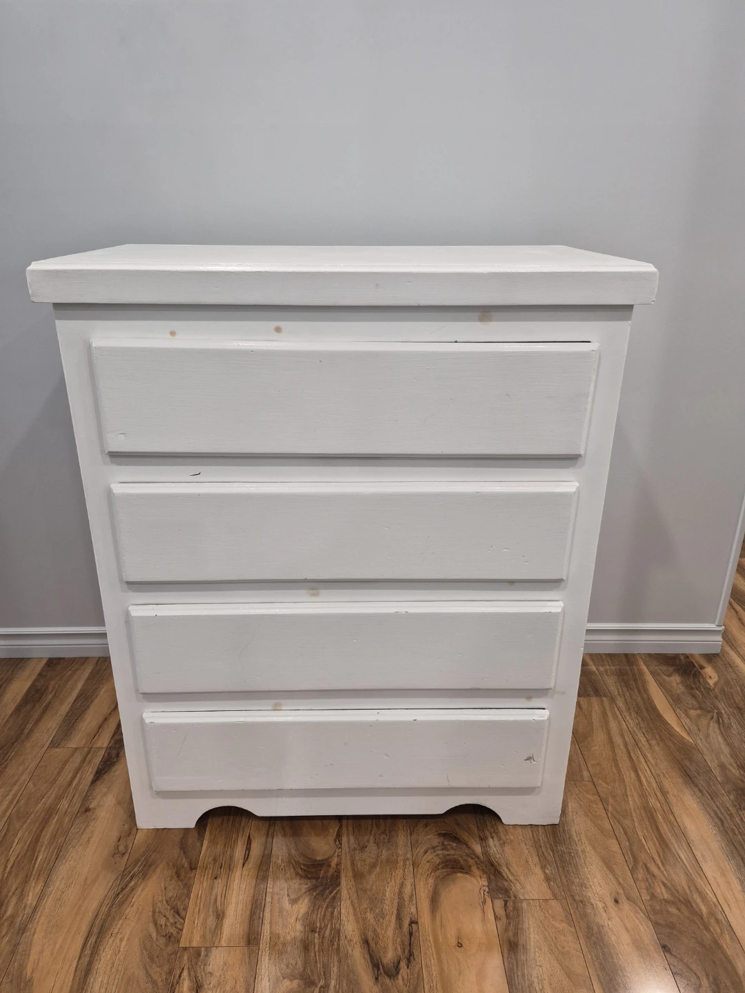 White 4 drawer dresser/chest