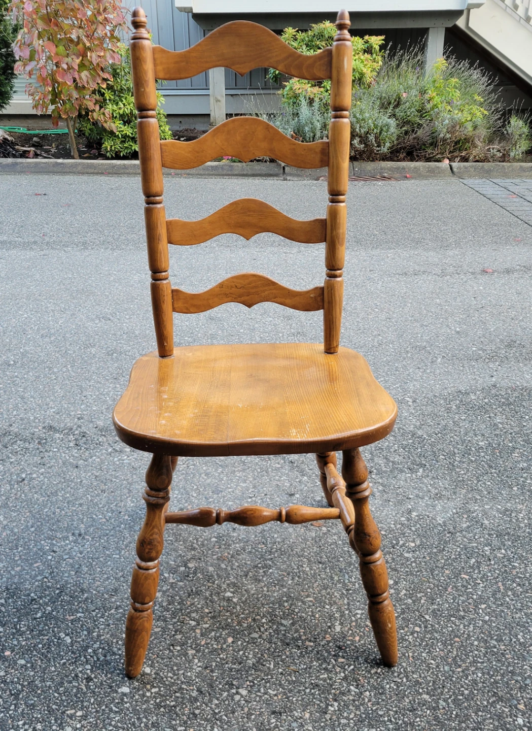 Vintage Solid Wood Ladderback Dining Chair – Farmhouse Style