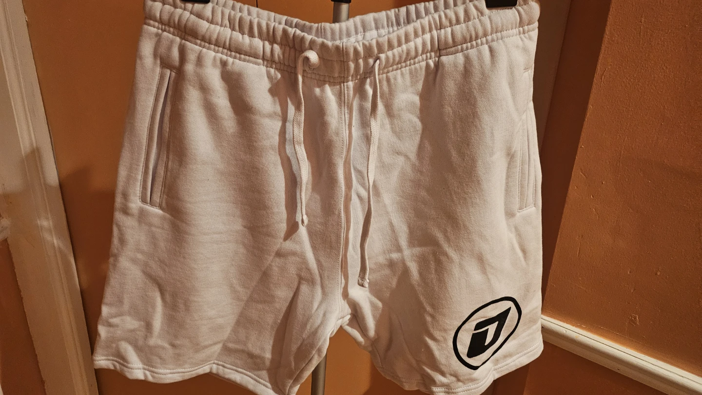 Doughnuts Brand White Shorts Size M