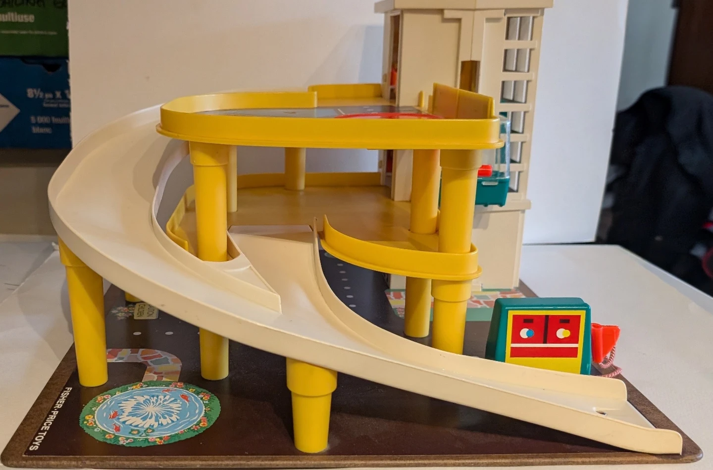 Fisher Price 930 Parking Ramp Service Center Garage - photo 3