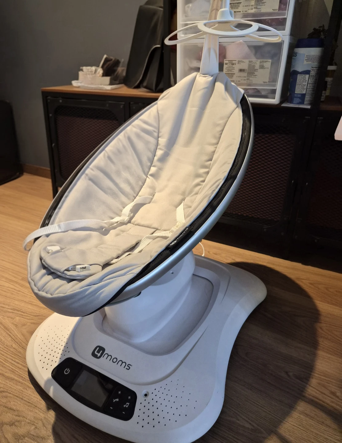 4moms MamaRoo 4 Multi-Motion Baby Swing (Classic Grey)