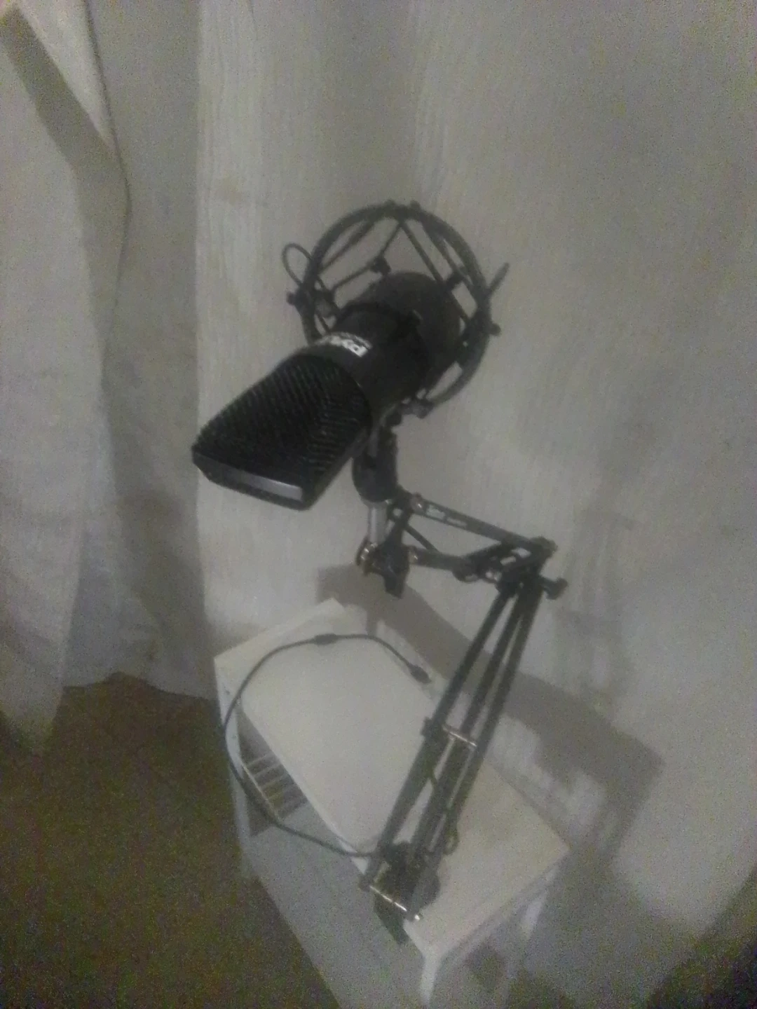 Pyle Condenser Microphone with Adjustable Arm