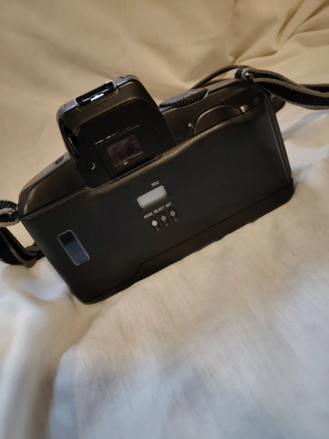 Canon EOS 750QD Camera - photo 2