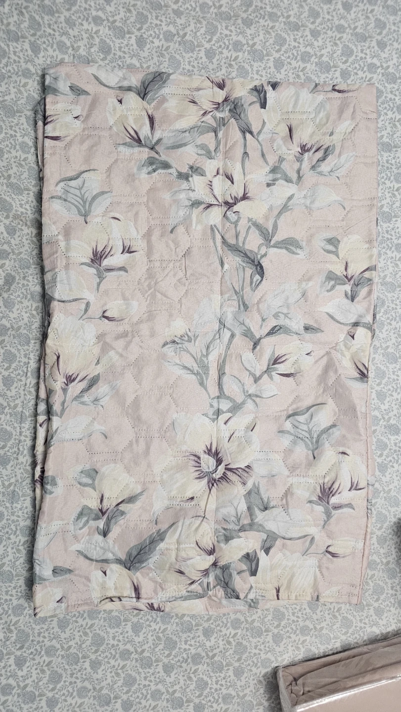 New Set of  3 sheets and 4 pillowcases - photo 2