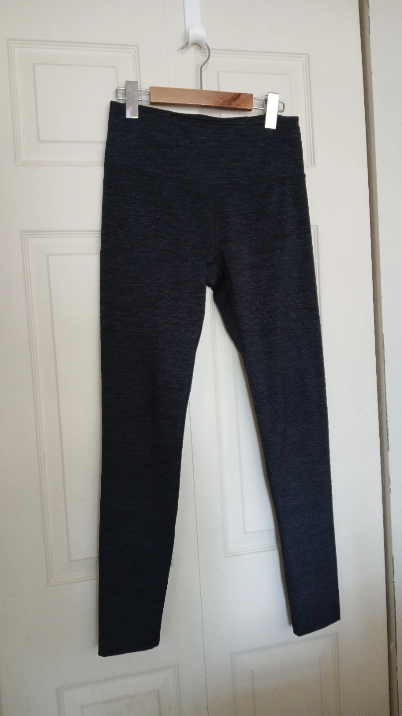 Mondetta dark grey leggings with zipper pocket, size S