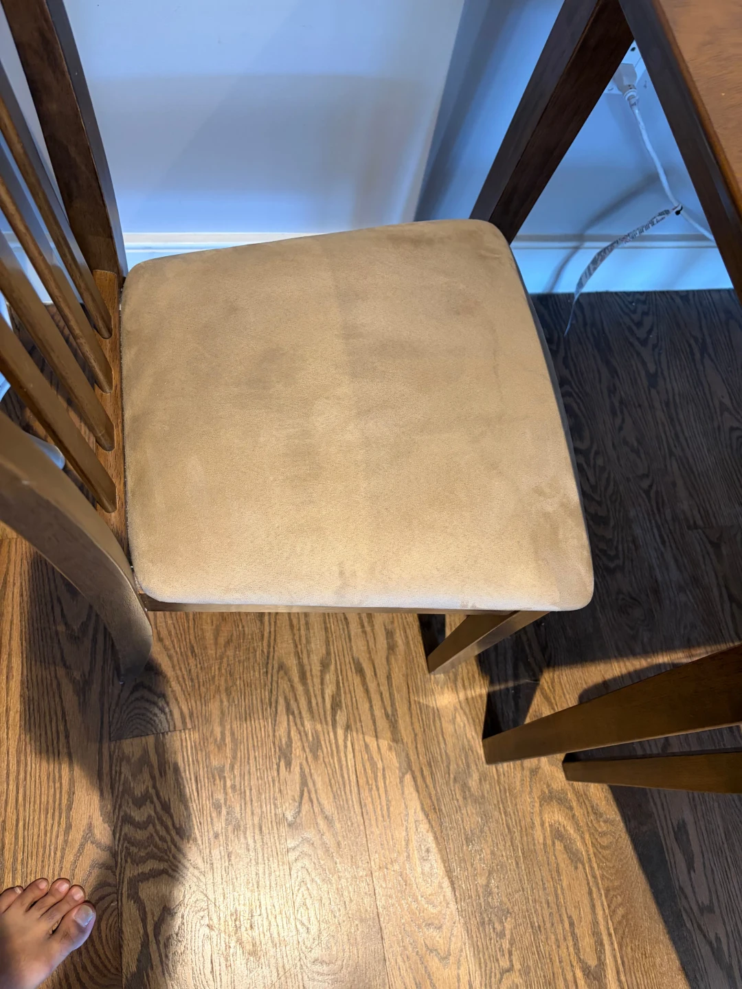 Like new Wooden Dining Chairs with table  delivery availabe - photo 4