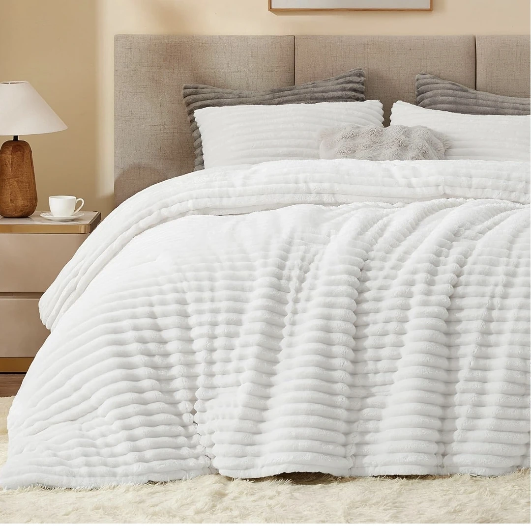 New Queen White Faux Fur Bedding Set