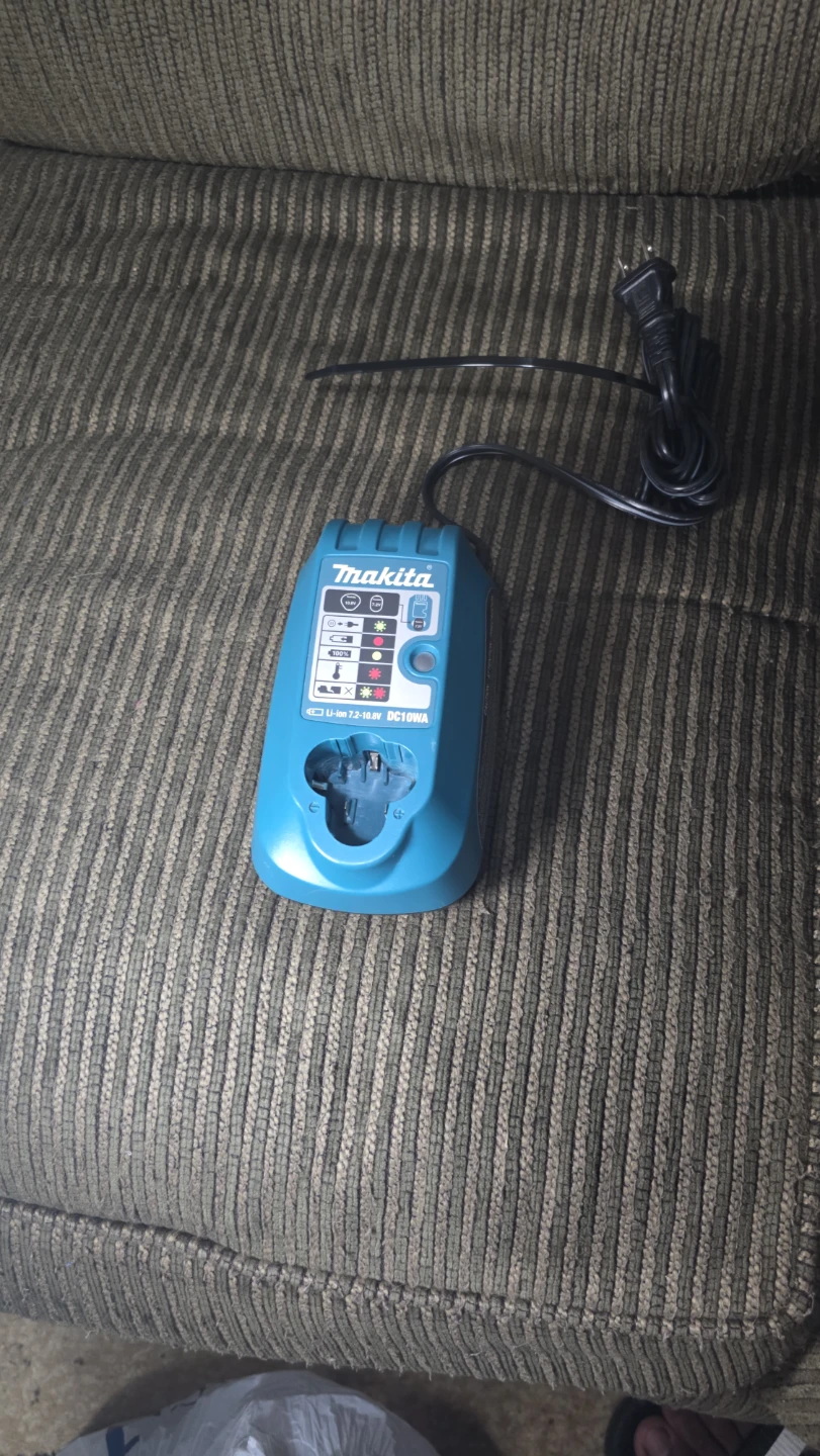 Makita DC10WA 7.2V-10.8V Lithium-Ion Battery Charger