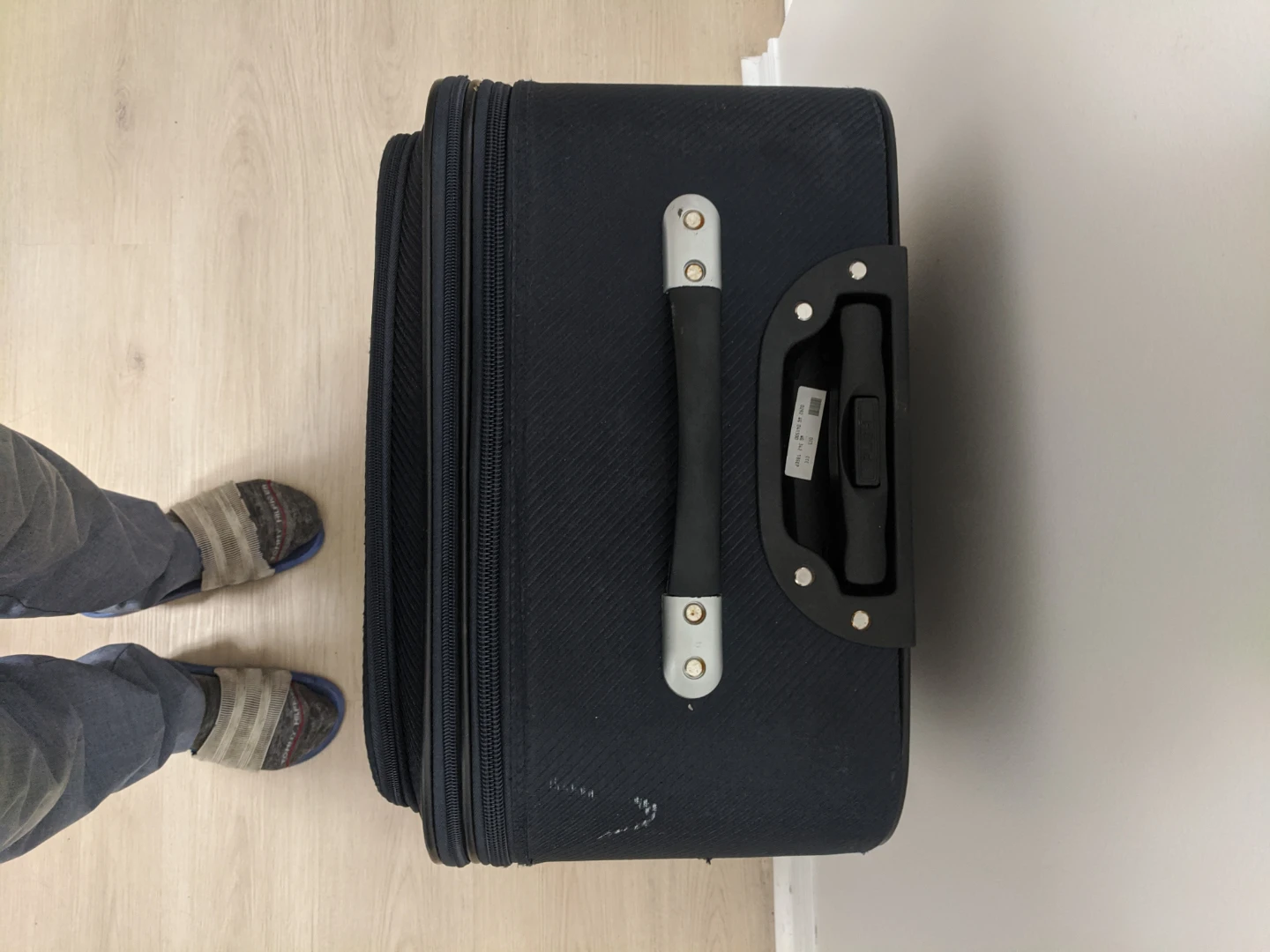 Old rolling suitcase - photo 4