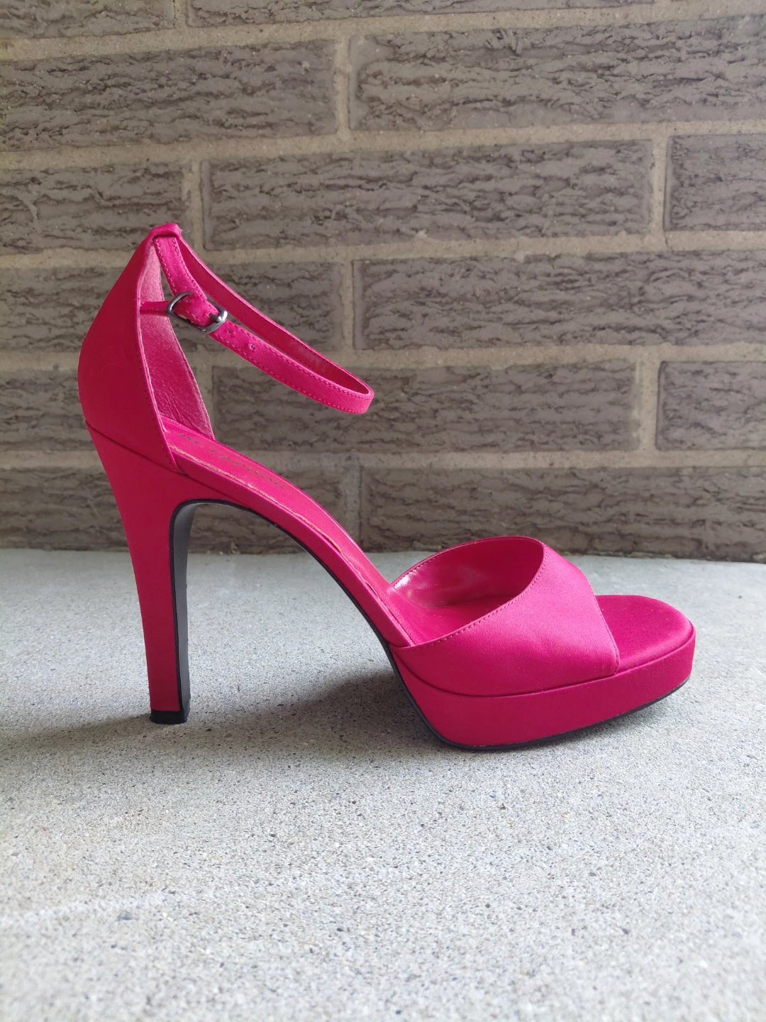2007 Metaphor Red Satin heels size 9.5