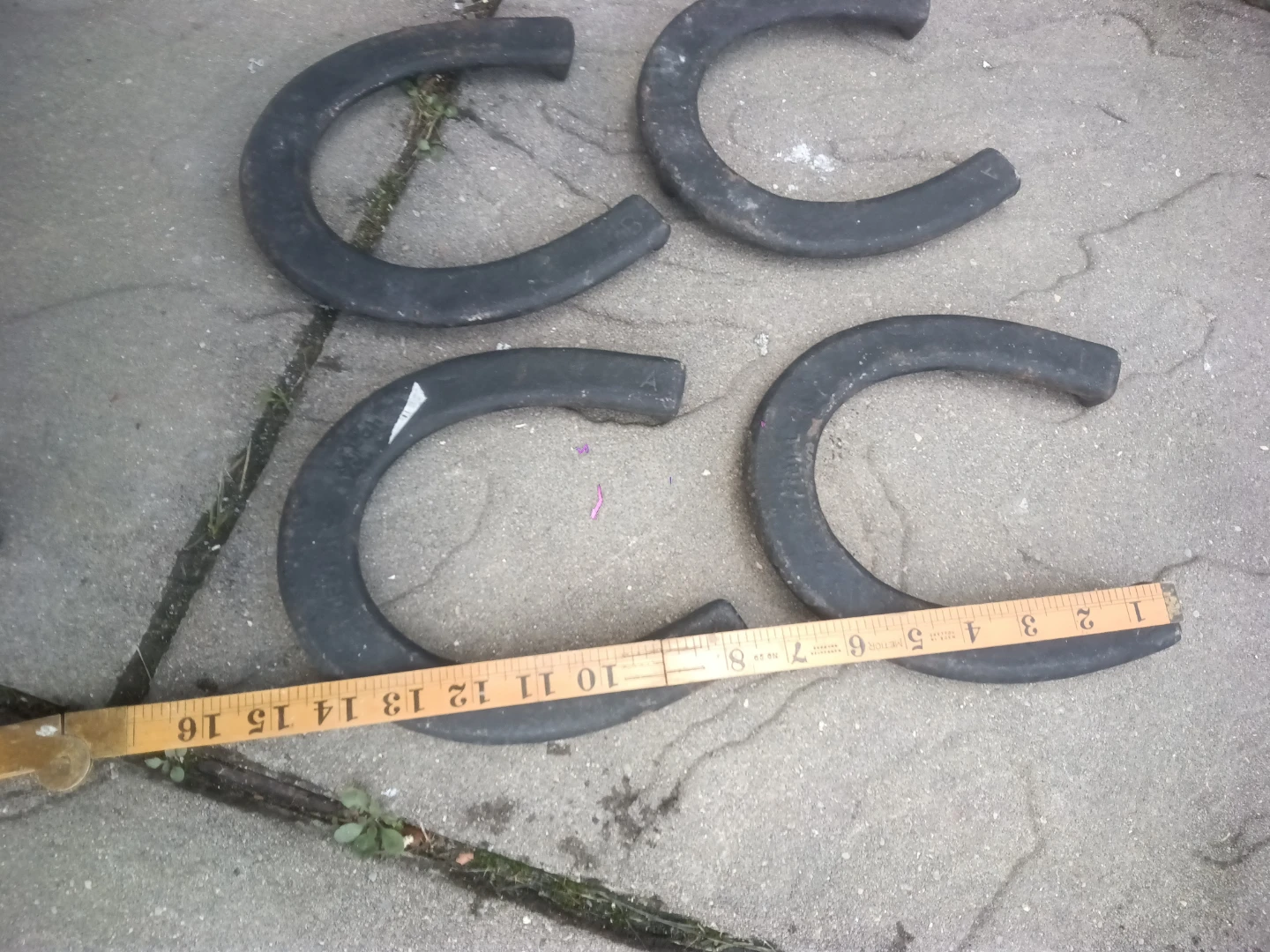 Set of 4 Used Horseshoes - photo 4