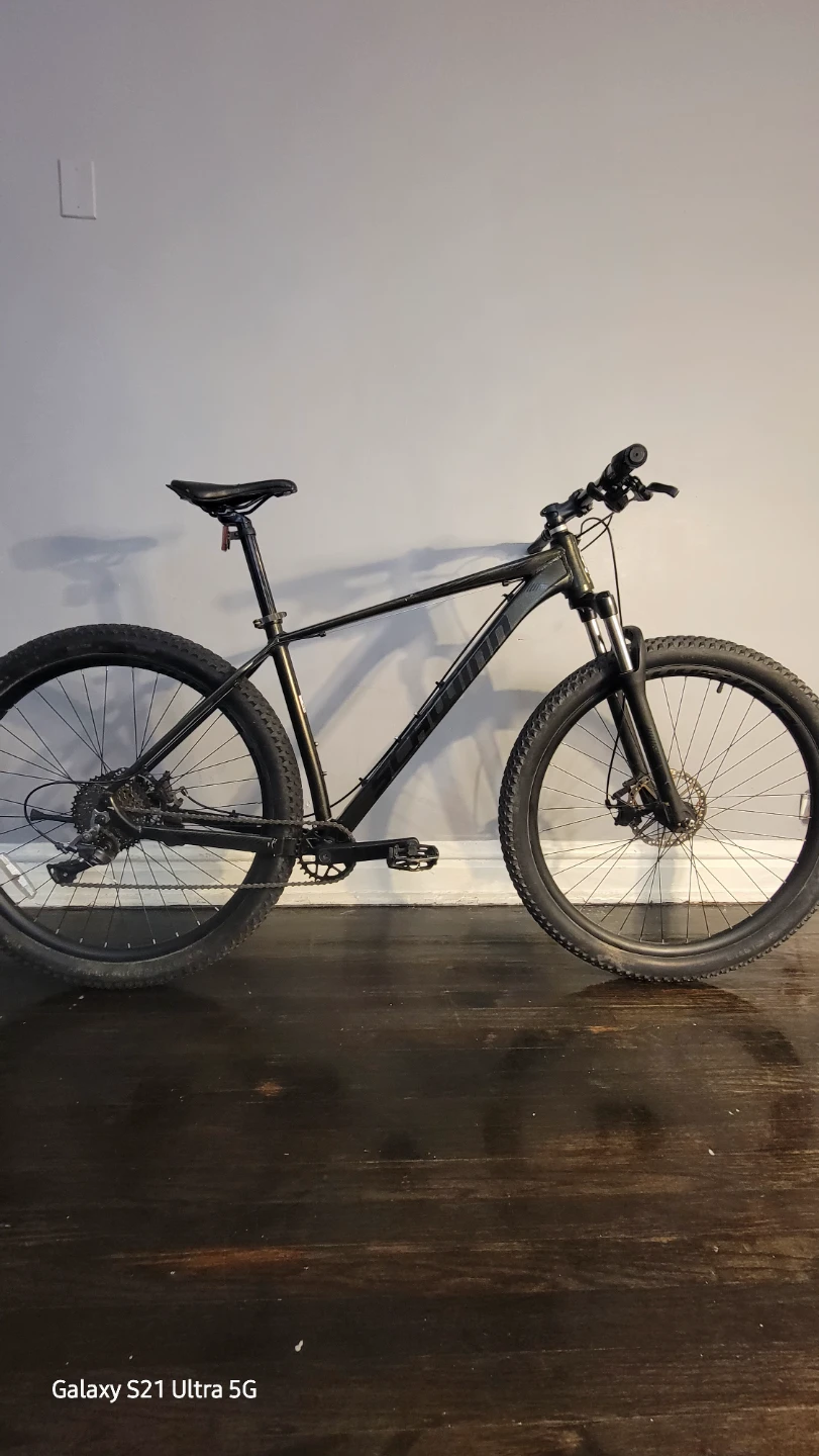 🚵‍♂️🔥 SCHWINN MOUNTAIN BIKE – SUPER LIGHTWEIGHT 🔥🚵‍♂️