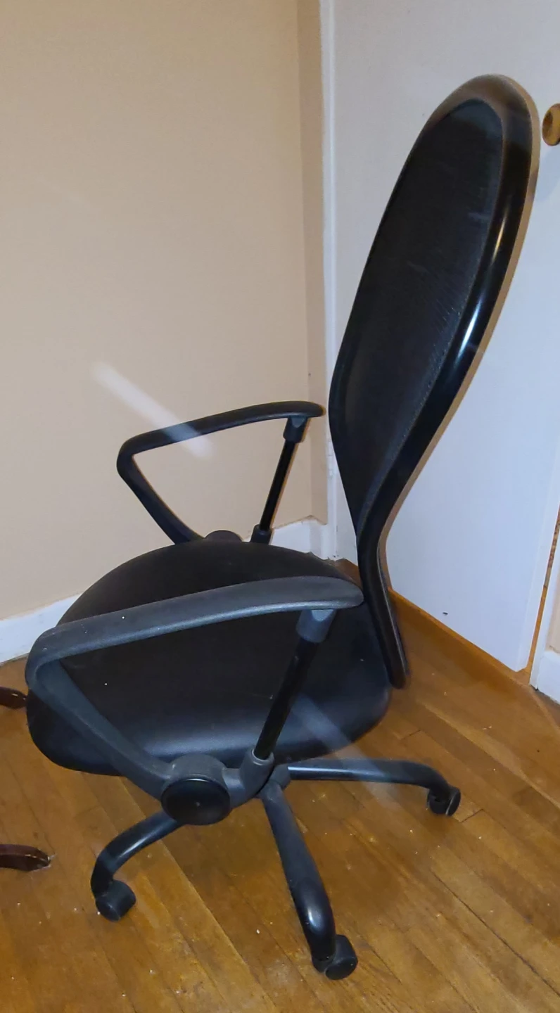 Black Mesh Office Chair - photo 4
