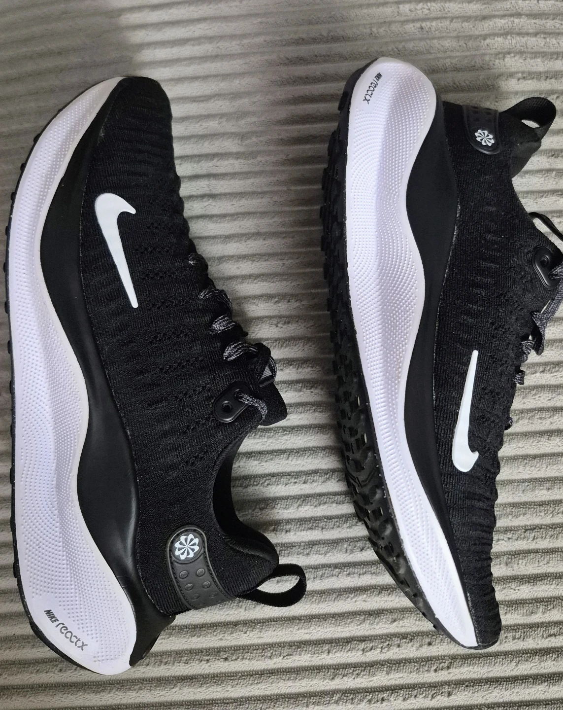 NIB)Nike Size 7.5 ReactX Infinity Run 4 Wmns Black/White