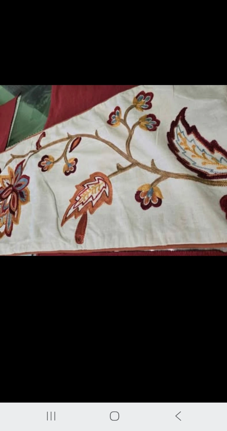 Embroidered Floral Table Runner with Mats - photo 3