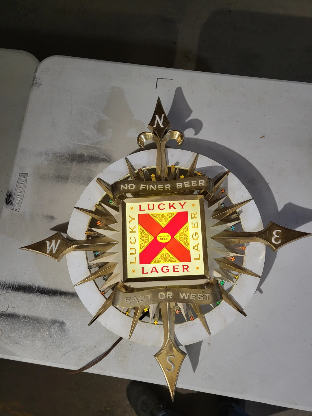Vintage Lucky Lager Illuminated Compass Sign - photo 3
