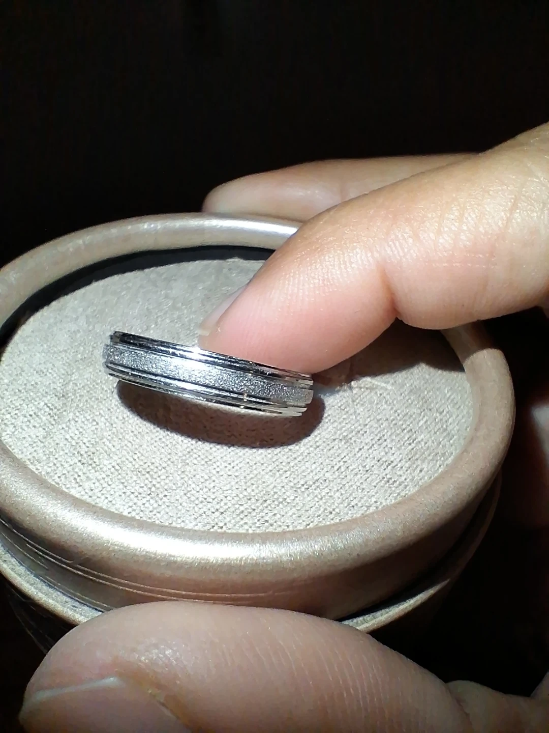 Silver-toned textured band ring - photo 3