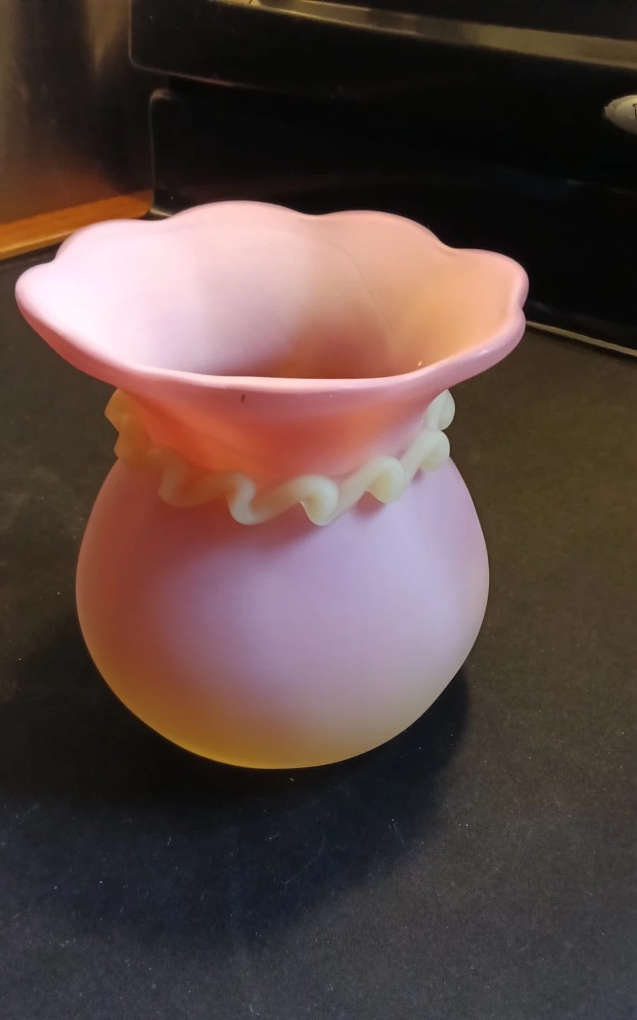 Vintage Murano Burmese Satin Uranium Glass - photo 3