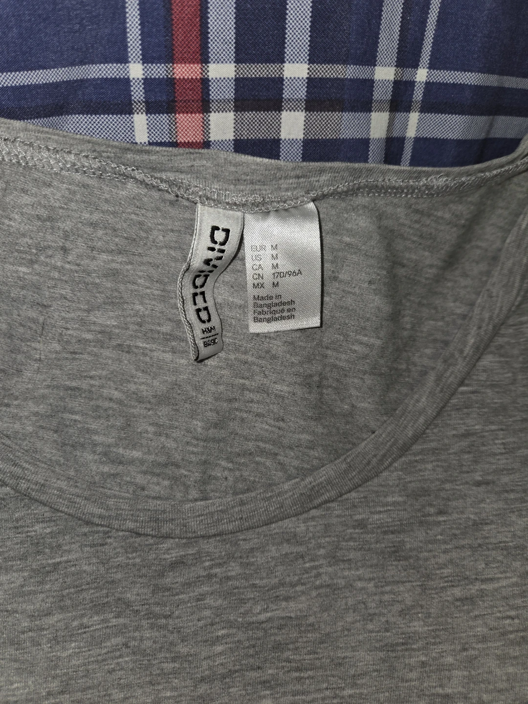 H& M Divided Basic Tee in a Women's M - photo 2