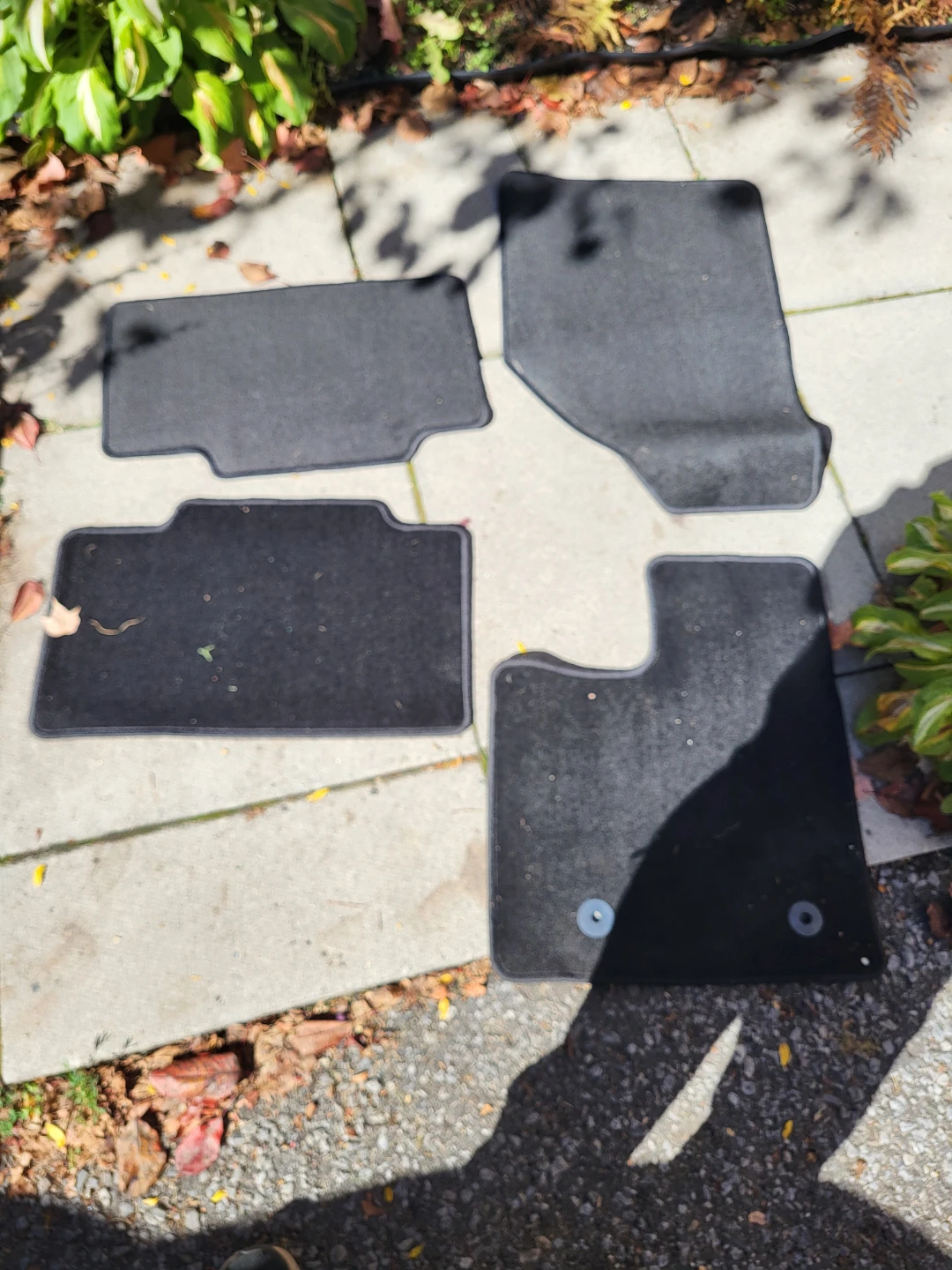 Set of 4 black carpet car floor mats for Ford Edge