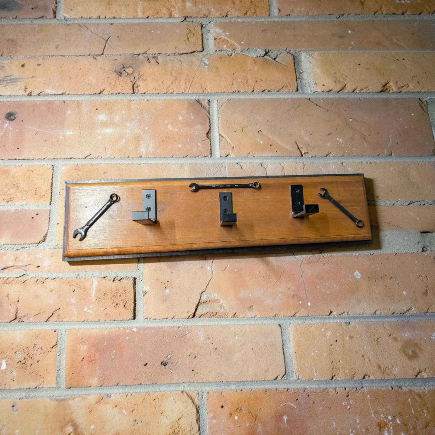 Industrial wrench-themed wall hook rack - photo 2