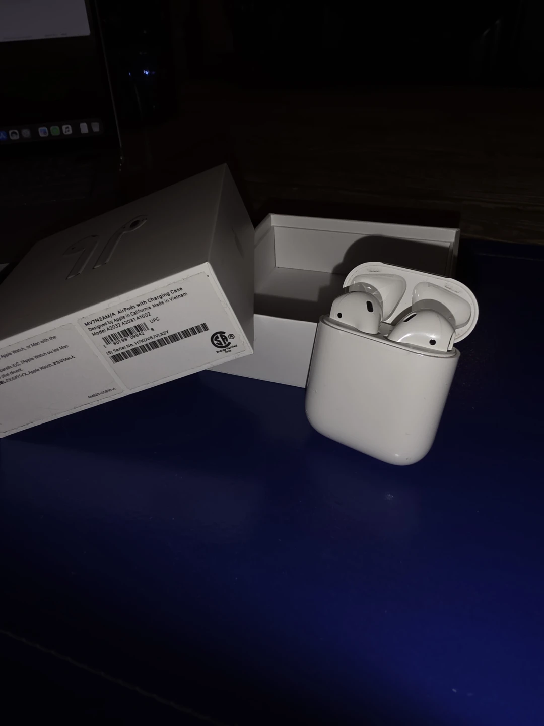 Apple Airpods (2nd Generation) with Charging Case - White - photo 2