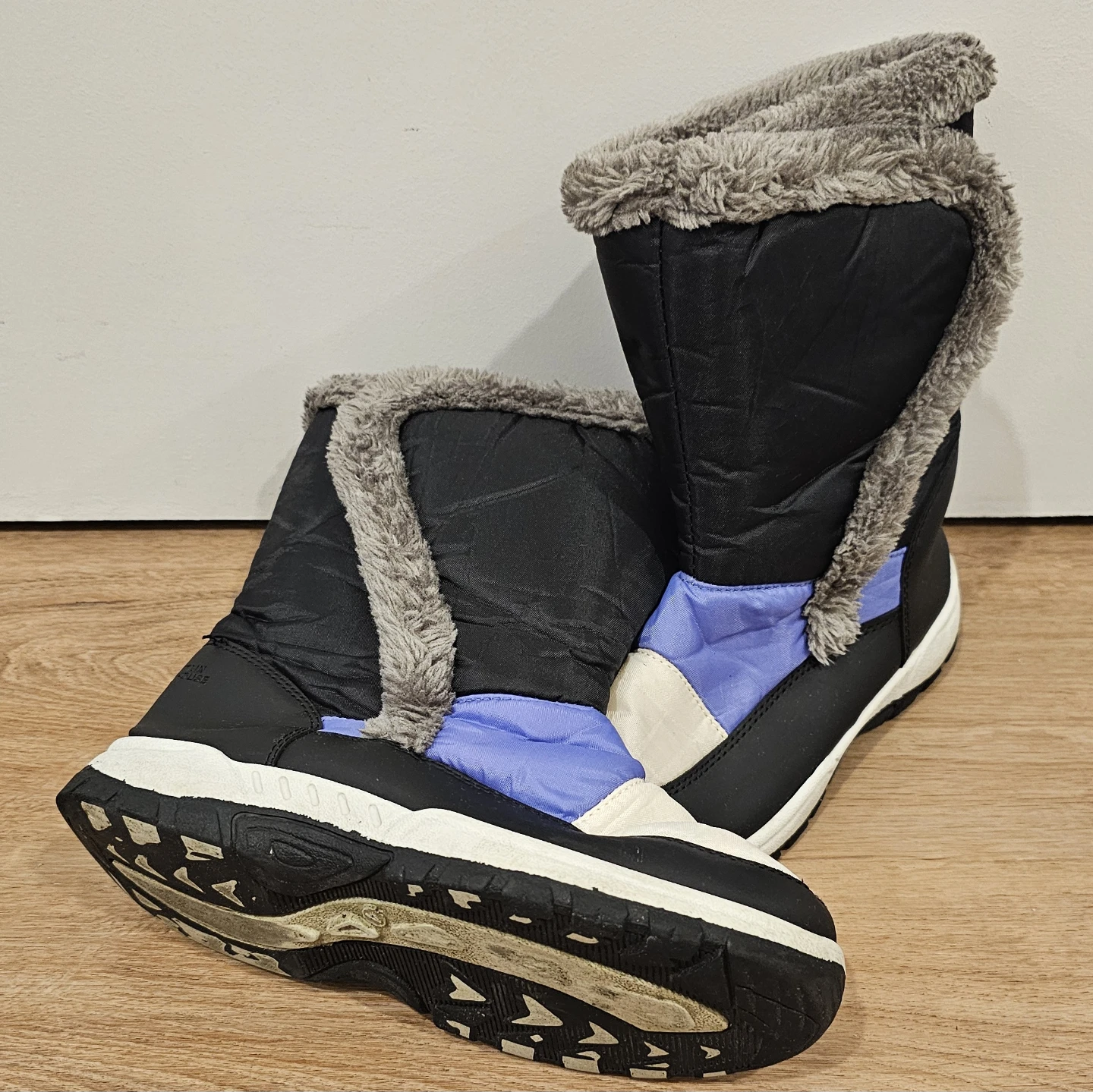 Black and Blue Winter Boots Size 5 - photo 4