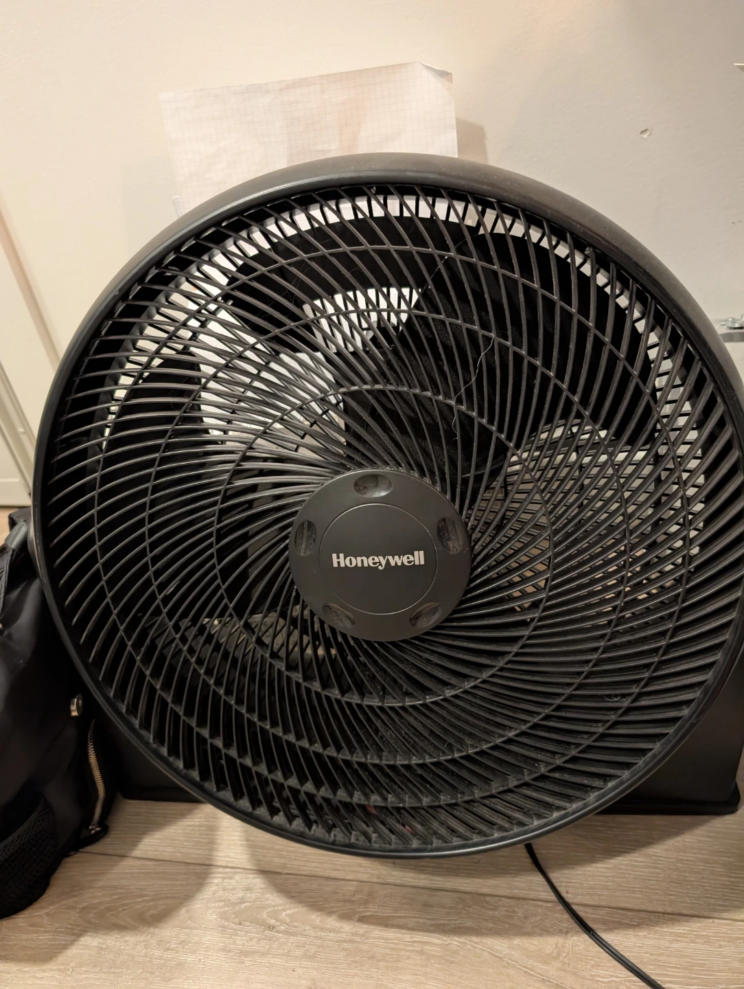 Honeywell TurboForce Floor Fan - photo 2