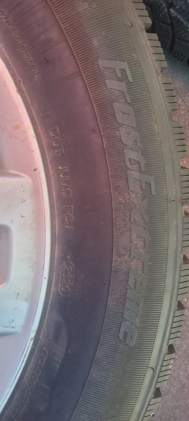 Acura 17-inch Winter Tires and Rims 235/65R17 - photo 3