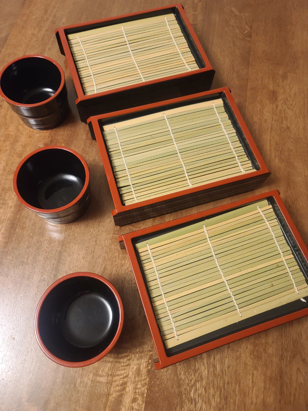Soba plate with bamboo strainer ( bamboo mat) with Tsuyu bowl