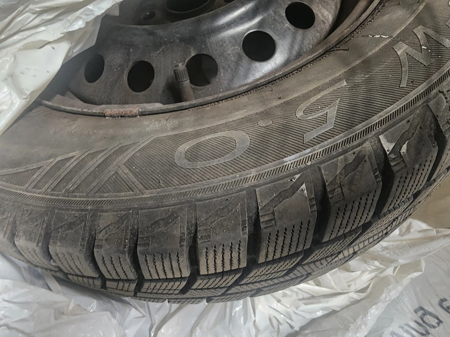 4 set of Starfire RS-W 5.0 winter Tire 195/65R15 - photo 2